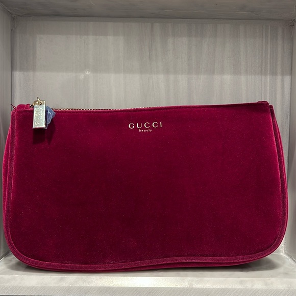 Gucci Beaute Large Velvet Pink Pouch, New!!! With headband & bath pillow - Picture 1 of 11